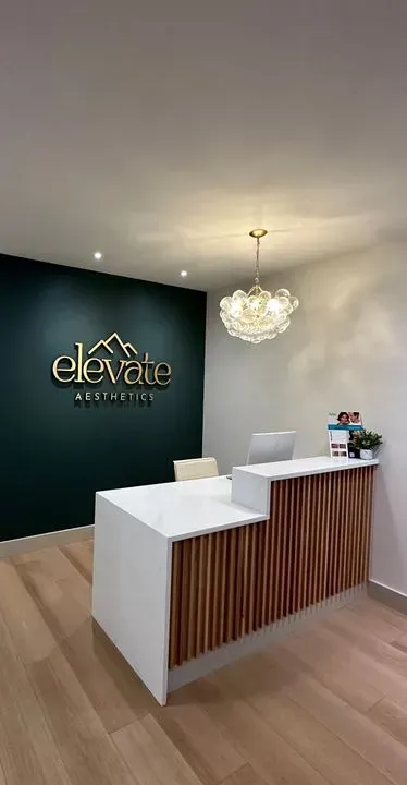 https://cdn.salonspotlight.com/photos/MyAxcREdXcxLed7FyKHa/6bfddc31-c889-47bd-a5e0-3664c8dd2492_720x720