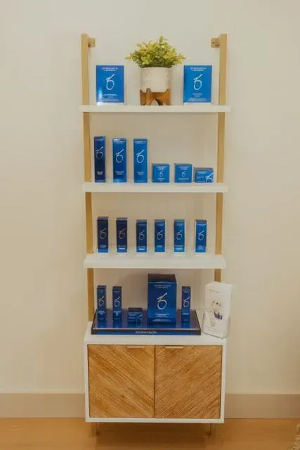 https://cdn.salonspotlight.com/photos/MyAxcREdXcxLed7FyKHa/bdf967b9-61f0-4371-8e74-58f1fb726aec_720x720