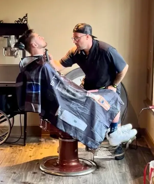 https://cdn.salonspotlight.com/photos/MzEO3EQZNnQsuFJRx91P/42df8a76-fb43-4a24-a7f2-f3e8b3ca71b8_720x720