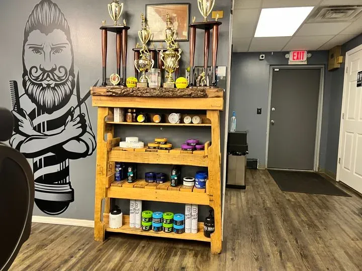 https://cdn.salonspotlight.com/photos/MzEO3EQZNnQsuFJRx91P/b7c94f2c-87ad-4983-a483-cee37c8114d1_720x720