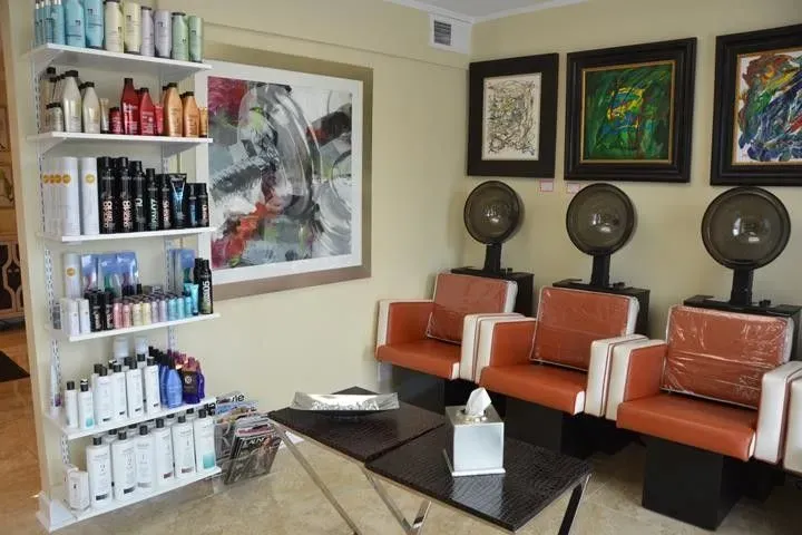 https://cdn.salonspotlight.com/photos/N0FP5aHgBHF545dmZV63/0758b792-f19a-4fde-b4d0-d6cb28e8ad59_720x720