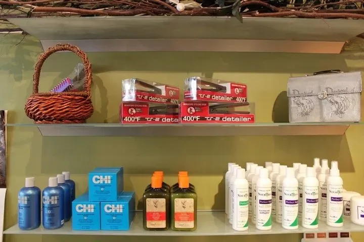 https://cdn.salonspotlight.com/photos/N0yqUMCTe6Gm8I6RAsII/34e01321-ddef-4f4a-b7e3-960c0415dff4_720x720