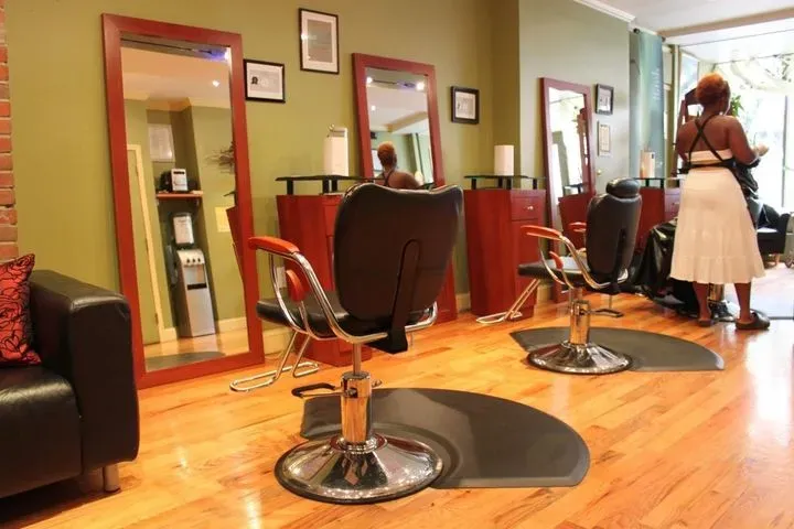 https://cdn.salonspotlight.com/photos/N0yqUMCTe6Gm8I6RAsII/e478744c-600f-4a0f-9cdb-74a70af2c326_720x720