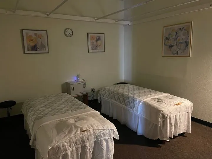 https://cdn.salonspotlight.com/photos/N21ng57PzPl1Ssj9ERHb/74c65327-9d36-4bfd-984e-e62cbf283a53_720x720