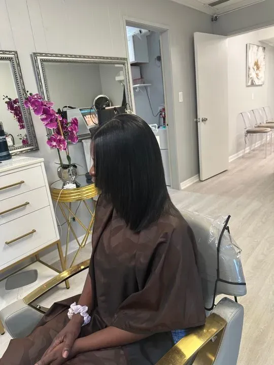https://cdn.salonspotlight.com/photos/N2tQxmHTzyi5OC7Dof15/e5fe942f-fdd7-4937-806d-9f3b50e49fd1_720x720