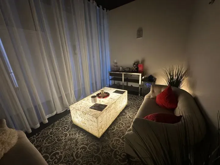 https://cdn.salonspotlight.com/photos/N36OhqMMXF0KA5bpXWsb/0fd82aea-13bb-449e-bf3d-32e350ff0540_720x720