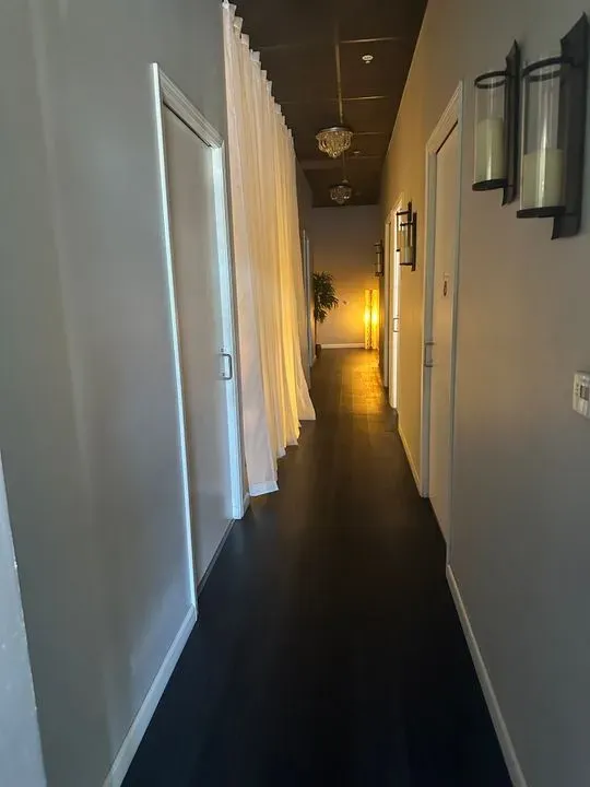 https://cdn.salonspotlight.com/photos/N36OhqMMXF0KA5bpXWsb/399a3f3e-6365-474c-b70d-f9f1bbab909e_720x720