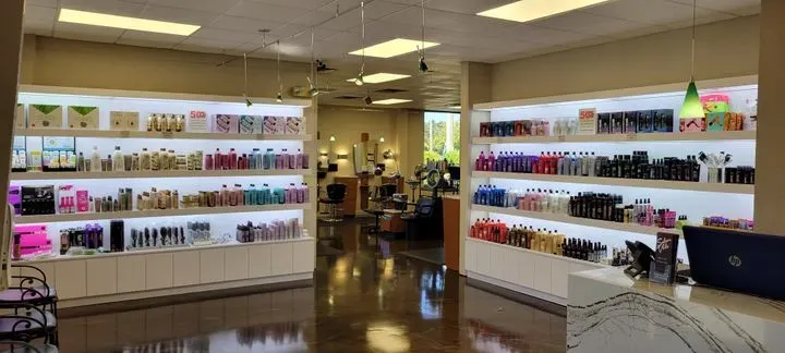 https://cdn.salonspotlight.com/photos/N45HGQy1ZLzmhysqtoe7/ed7c4fa3-2c18-4b6c-99b8-38e8fba32df4_720x720