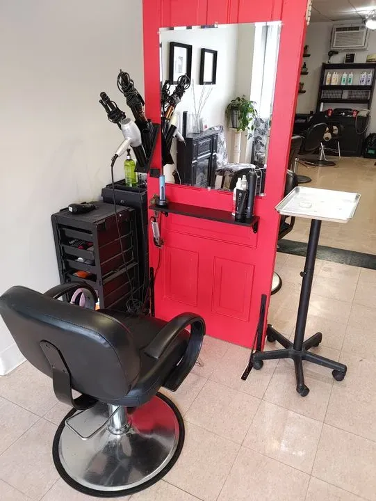 https://cdn.salonspotlight.com/photos/N5ngzLUnfSXzQ1Q56l5a/a4336218-647b-40cb-aa71-86c4767c6b8f_720x720