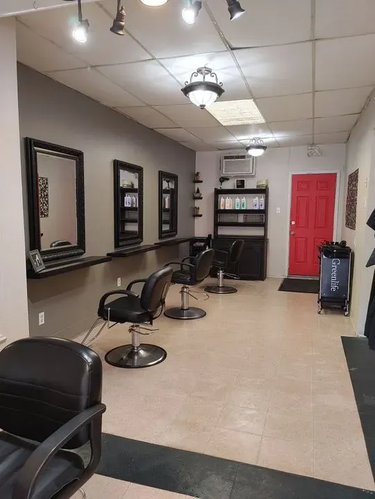 https://cdn.salonspotlight.com/photos/N5ngzLUnfSXzQ1Q56l5a/ace74634-097f-4dfe-9578-1b6db582933e_720x720