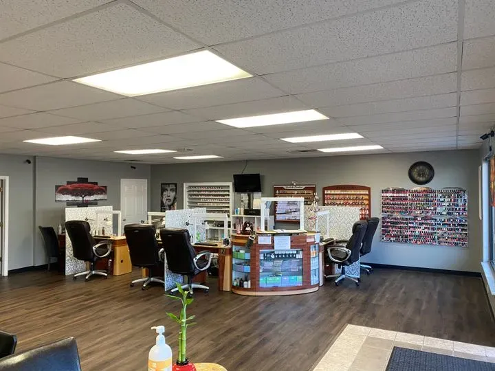 https://cdn.salonspotlight.com/photos/N6zmlwzZUgZn1piYuMnd/8b3a6b38-0e32-4379-b4d4-861a75c7ebb4_720x720