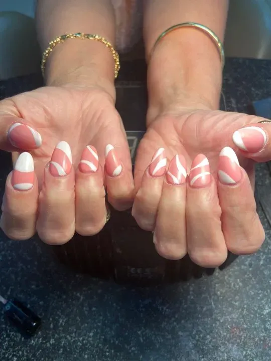 https://cdn.salonspotlight.com/photos/NBG1FJTWPPdfRbHZLmZk/63a3f3bb-e274-41e8-9bd7-98cea70673ea_720x720