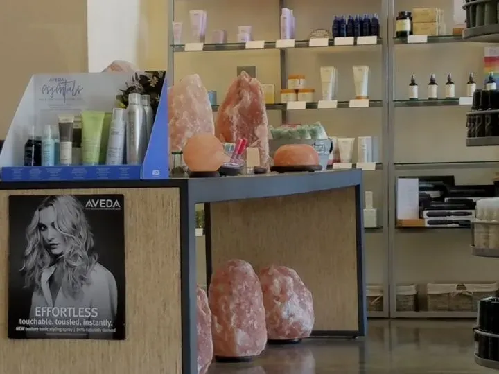 https://cdn.salonspotlight.com/photos/NBK9zM9r59KLx0HTmD5i/a94817ad-302c-4f90-b345-919e41406088_720x720