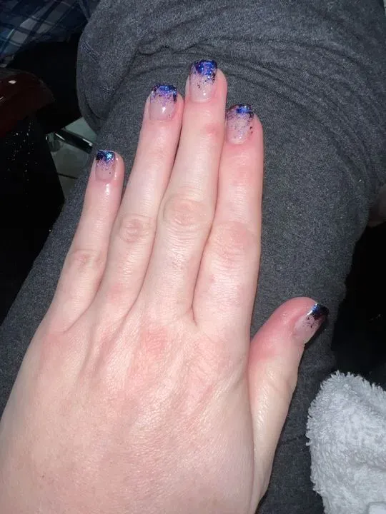 https://cdn.salonspotlight.com/photos/ND44ZFcYJJZSsVkvtwFK/62cef756-cb5a-4a9e-8e32-0111bd7ec644_720x720