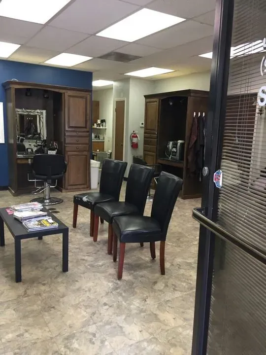 https://cdn.salonspotlight.com/photos/ND44ZFcYJJZSsVkvtwFK/fd0c5adb-b7d9-488f-b841-75a671123a45_720x720
