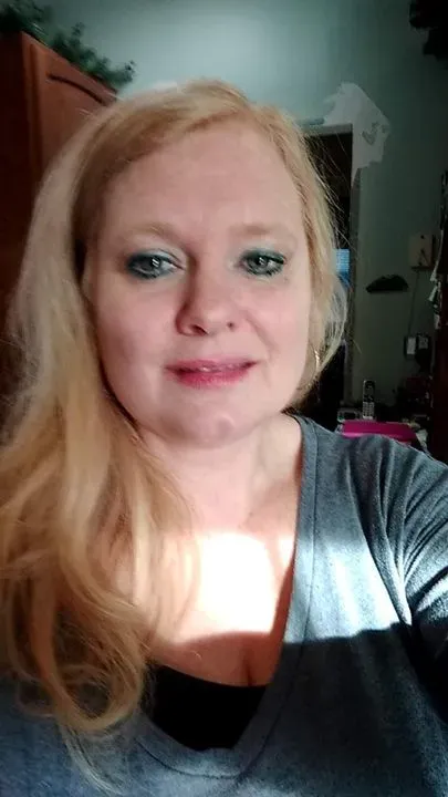 https://cdn.salonspotlight.com/photos/NDzhaXSeAJP95lwOJa0q/f9aabd18-9490-48f4-9c6c-55542dc152cb_720x720