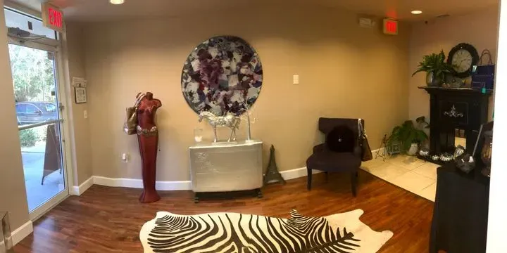 https://cdn.salonspotlight.com/photos/NEfezi45B1GGUYTqH4hh/cd4786e3-a3f0-410e-ad19-066e9369c7d3_720x720