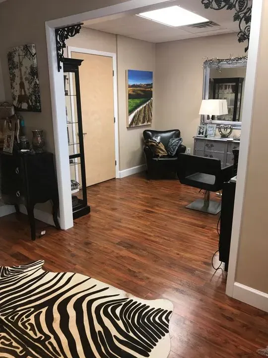 https://cdn.salonspotlight.com/photos/NEfezi45B1GGUYTqH4hh/d29ee8c6-db55-4634-bc0e-e246bfc43a26_720x720