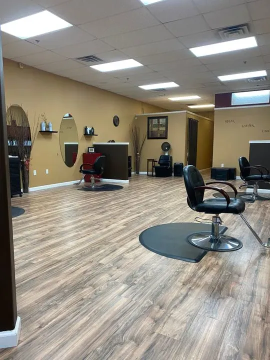 https://cdn.salonspotlight.com/photos/NEiCw59z31VOM4O35bqk/dd359d44-859d-4b03-9b81-0c5b833a3a3c_720x720