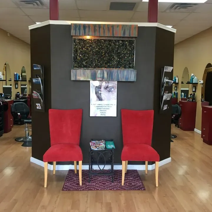 https://cdn.salonspotlight.com/photos/NEiCw59z31VOM4O35bqk/e7f605fc-57a4-463d-8235-9f7defcfc040_720x720