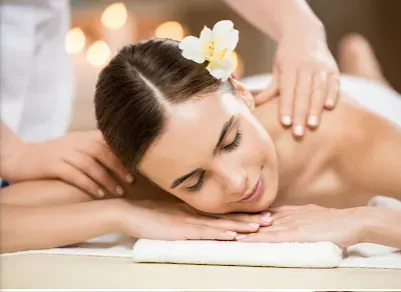 https://cdn.salonspotlight.com/photos/NFCOxw4HSlGpq2NbT2wm/15a1c733-a42b-4225-a044-8796763fd4d0_720x720