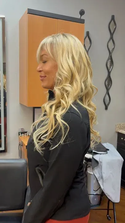 https://cdn.salonspotlight.com/photos/NGKLu9R5xOPgSQKeovKz/4e2a99ea-423e-48ba-9127-a64d1d728f1c_720x720