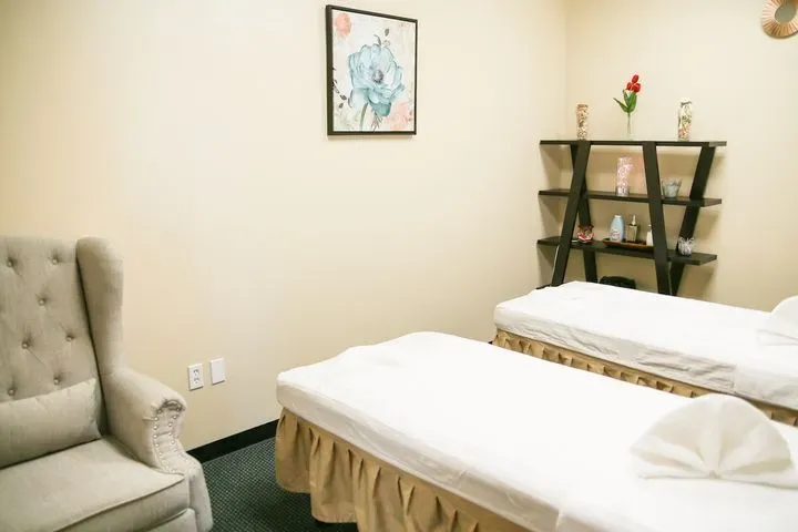https://cdn.salonspotlight.com/photos/NIZeKLfk34jW5ixLnEa8/3530aee6-4bdb-4785-96ab-20b91fdd0cc2_720x720