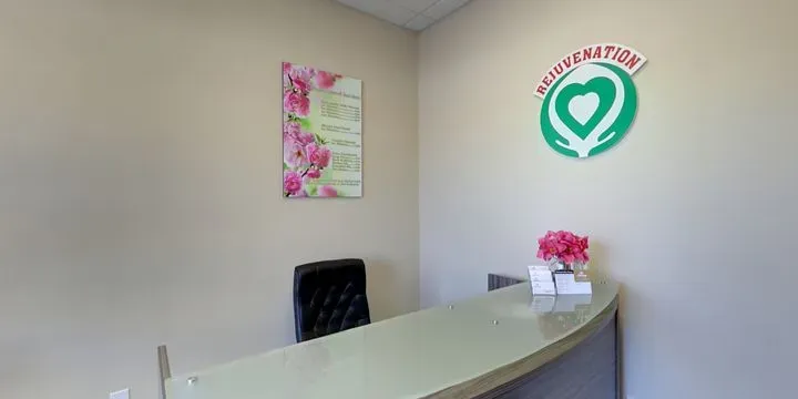 https://cdn.salonspotlight.com/photos/NIZeKLfk34jW5ixLnEa8/42a29837-758b-49d9-a188-7f511762af75_720x720