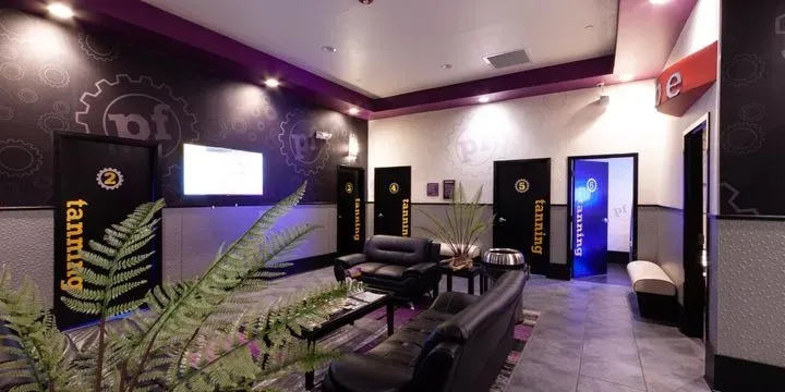 https://cdn.salonspotlight.com/photos/NIjRsCpf1CoBMhrMKA8s/ad4ad1b0-c789-49fc-9180-9424fd781e51_720x720