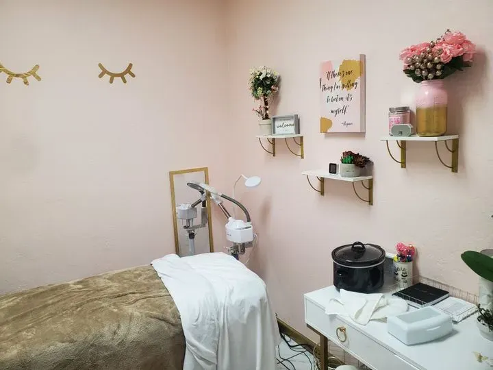 https://cdn.salonspotlight.com/photos/NJEHNKLXZoZKV9wpe5kj/151b6d4e-e3c9-4296-9432-84151cf6e9d3_720x720