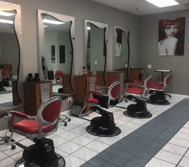 https://cdn.salonspotlight.com/photos/NJEHNKLXZoZKV9wpe5kj/7588f627-74e9-427d-bd40-825296e2c234_720x720