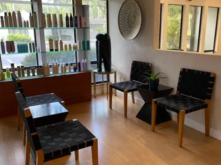 https://cdn.salonspotlight.com/photos/NJwKONS8F0sNHHke2XvD/421e91a1-addf-4737-ae59-6ff29a7d5c9b_720x720