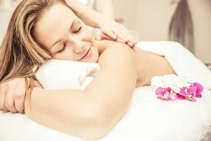 https://cdn.salonspotlight.com/photos/NKDTiH7gFPWHmsv6X41v/2864b446-45b1-4c60-bc62-ec703ed70a27_720x720