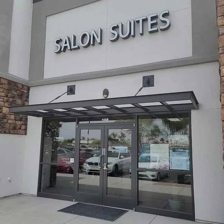 https://cdn.salonspotlight.com/photos/NKmpW6w4fAQeK5pPZdVk/52edf6fb-e4d2-45e5-b1ee-3e7158fb4ba3_720x720