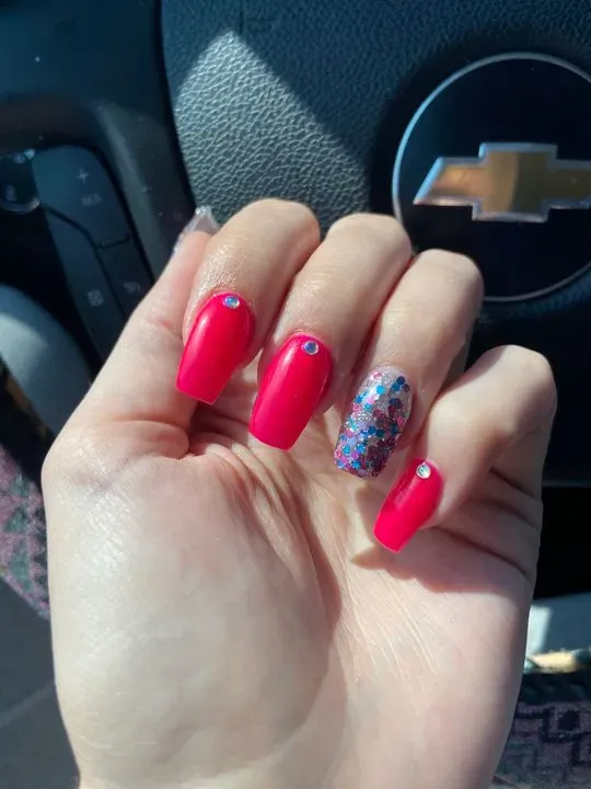 https://cdn.salonspotlight.com/photos/NL8yj2k0TNREt3Fythtz/6798a98b-b90f-4bc4-833d-3a66f6767ae5_720x720