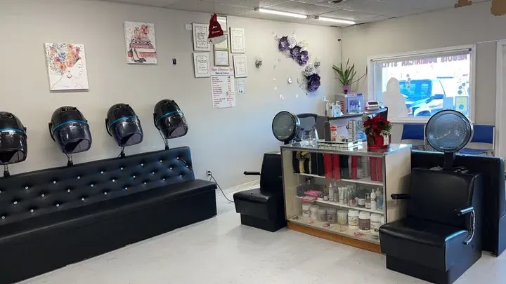 https://cdn.salonspotlight.com/photos/NLLnvsn9zcFUJgQnOsJH/5740218f-037d-4e32-b2e8-1952f36ca98c_720x720