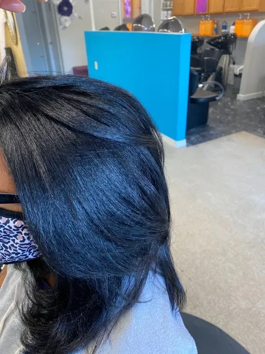 https://cdn.salonspotlight.com/photos/NLLnvsn9zcFUJgQnOsJH/db63e076-c6a4-4859-ab32-ca058a9a0973_720x720