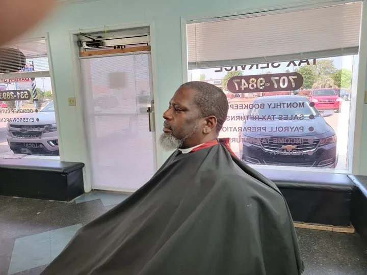 https://cdn.salonspotlight.com/photos/NNEwqsLQfTfL3rT5yjL7/574fa0d6-4f4c-4579-8df8-aed166564f73_720x720