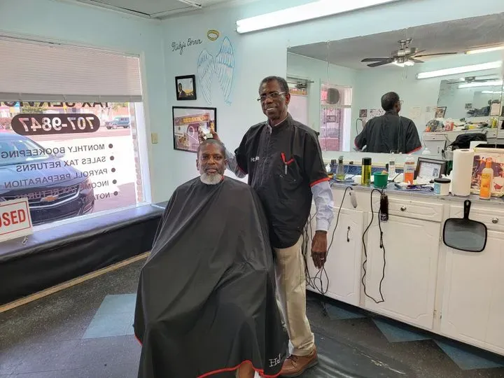 https://cdn.salonspotlight.com/photos/NNEwqsLQfTfL3rT5yjL7/5f5ccfae-b9be-4cbe-a953-cbc3de04f150_720x720