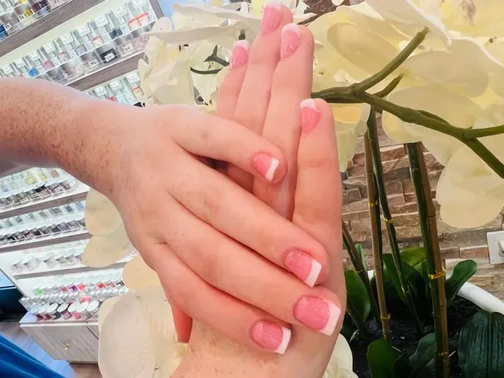 https://cdn.salonspotlight.com/photos/NOUPqSKd6OvigSXwGRL4/50531e0d-95bc-454b-9066-e04eeee0fa12_720x720