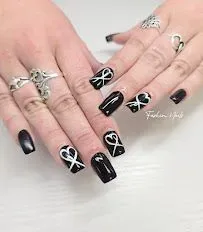 https://cdn.salonspotlight.com/photos/NOWsHj9KxfVE5SmpyZte/dddaca61-56a0-4d93-ba9f-8e32b8c668b5_720x720