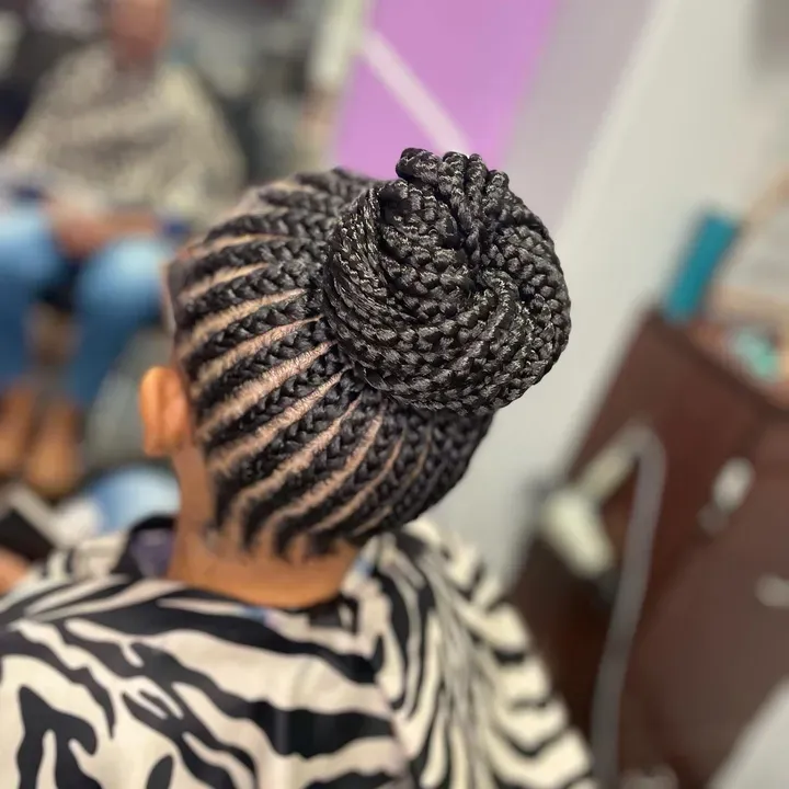 https://cdn.salonspotlight.com/photos/NPCmx3ISwMVwYq4rGOhN/65ece430-d3b4-40e8-9d1d-0d6a233101a9_720x720