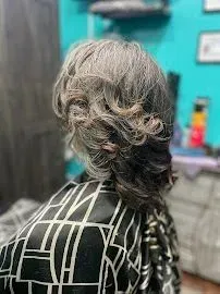 https://cdn.salonspotlight.com/photos/NPCmx3ISwMVwYq4rGOhN/84acd91c-8ec5-43cf-99de-fdb350bb3de7_720x720