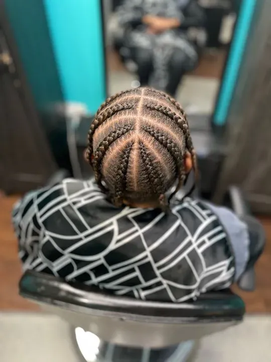 https://cdn.salonspotlight.com/photos/NPCmx3ISwMVwYq4rGOhN/cf7c1f22-f939-4a75-91c4-f70b2d8e3a5f_720x720