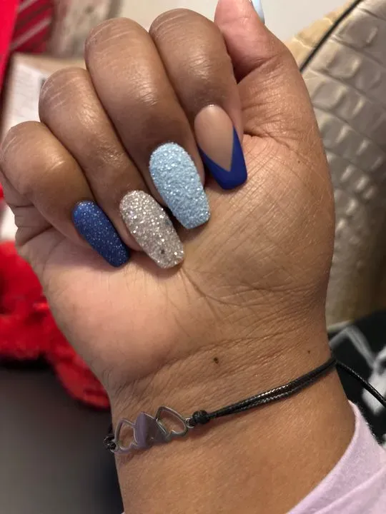 https://cdn.salonspotlight.com/photos/NQ6ZI8ou0BlXKdBdDxEd/8f098d2c-ee11-4409-8953-040d967a3996_720x720