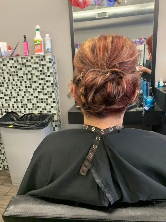 https://cdn.salonspotlight.com/photos/NQKWsTT3ihFvCDzA3eUZ/d85c6164-0e2d-4bc7-9a42-9b61bae51af3_720x720