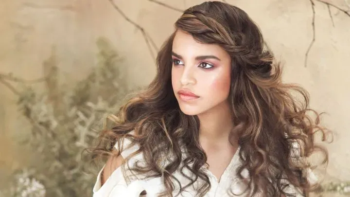 https://cdn.salonspotlight.com/photos/NRMQbTSvGIKab3to1OJk/fa349906-2451-42f1-a5d1-d616d23e3211_720x720