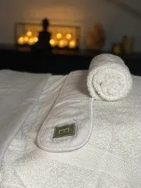 https://cdn.salonspotlight.com/photos/NSfWMJDFdCZ1fau1MY5q/610ac2e2-9131-4f2f-b733-66f0bc107479_720x720