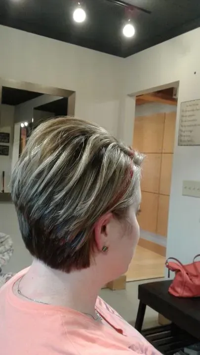 https://cdn.salonspotlight.com/photos/NTCBMQNXjyTtW1ZB5n7A/c722ddf4-bc40-4121-a33c-c797cf48f102_720x720