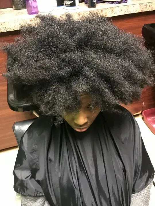 https://cdn.salonspotlight.com/photos/NV0TmeXeiTwSthghsdVG/bd91d862-2039-483c-a009-c845898b826f_720x720